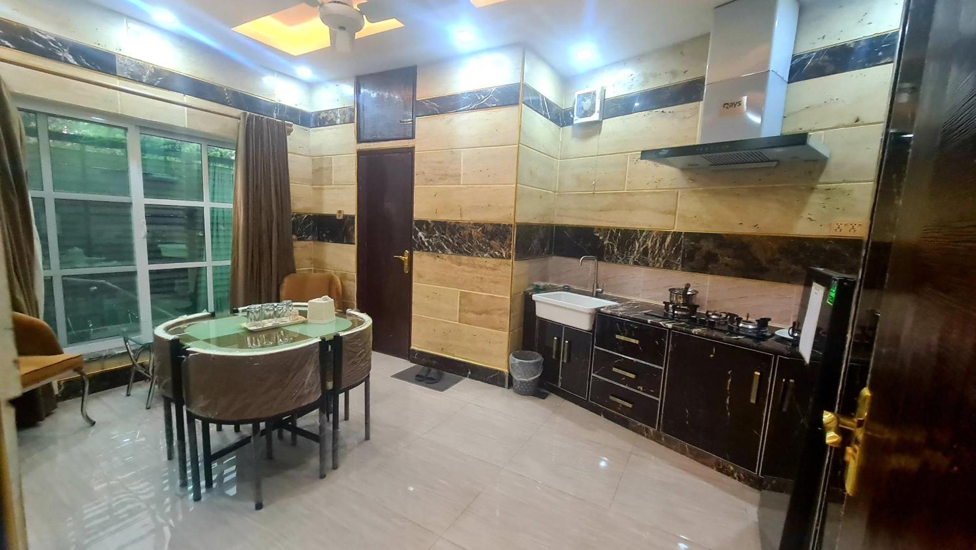 Smart Apartments & Hotel Лахор Экстерьер фото